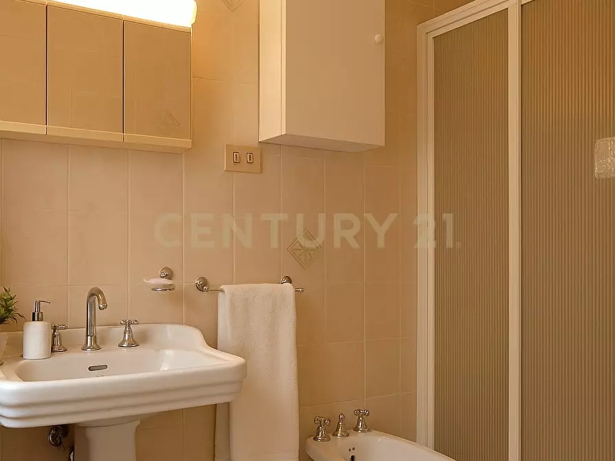 Immagine 19 di Trilocale in vendita  in Viale Dante Alighieri 1 a Radicofani