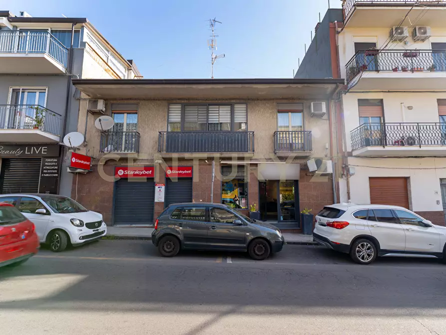 Immagine 6 di Locale commerciale in vendita  in Via Vittorio Emanuele II 113a a Gravina Di Catania