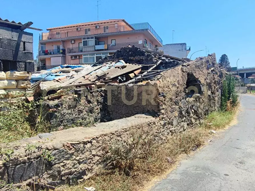 Immagine 17 di Casa trifamiliare in vendita  in Via Fossa della Creta sn a Catania