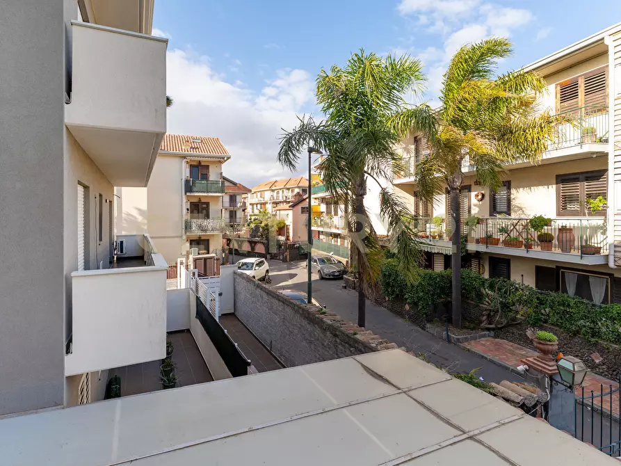 Immagine 17 di Quadrilocale in vendita  in Vicolo  Aurora 8 a Tremestieri Etneo