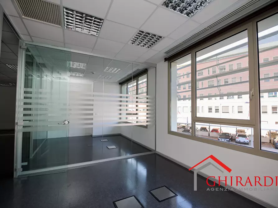 Immagine 13 di Ufficio in vendita  in VIA E. ALBARETO 21 a Genova