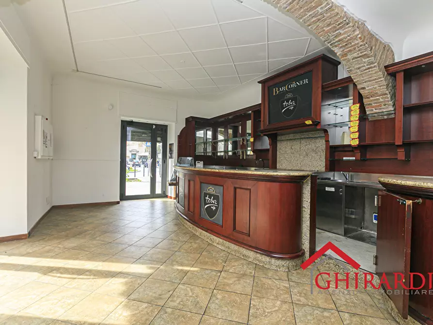 Immagine 6 di Locale commerciale in affitto  in Piazza Francesco Baracca 34r a Genova