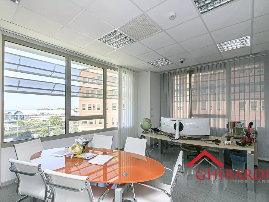 Immagine 11 di Ufficio in vendita  in Via delle Nuove Tecnologie Enrico Albareto 21 a Genova