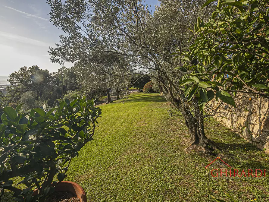 Immagine 3 di Villa in vendita  in VIA CANTALUPO a Varazze