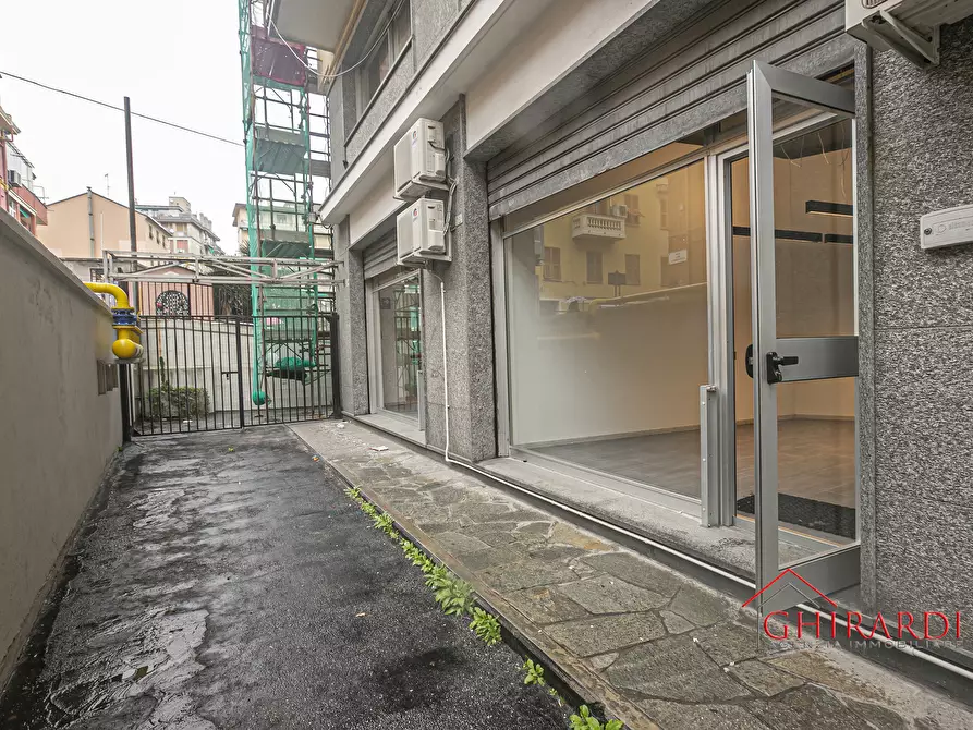 Immagine 30 di Locale commerciale in affitto  in VIA ALFREDO D'ANDRADE 76R a Genova