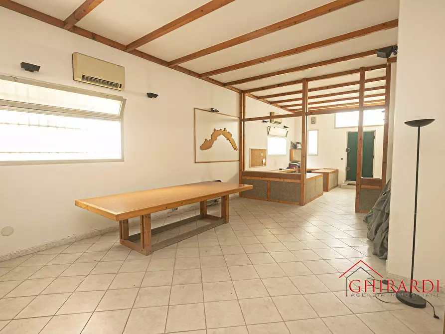 Immagine 10 di Magazzino in vendita  in VIA ANDREA DEL SARTO 46R a Genova