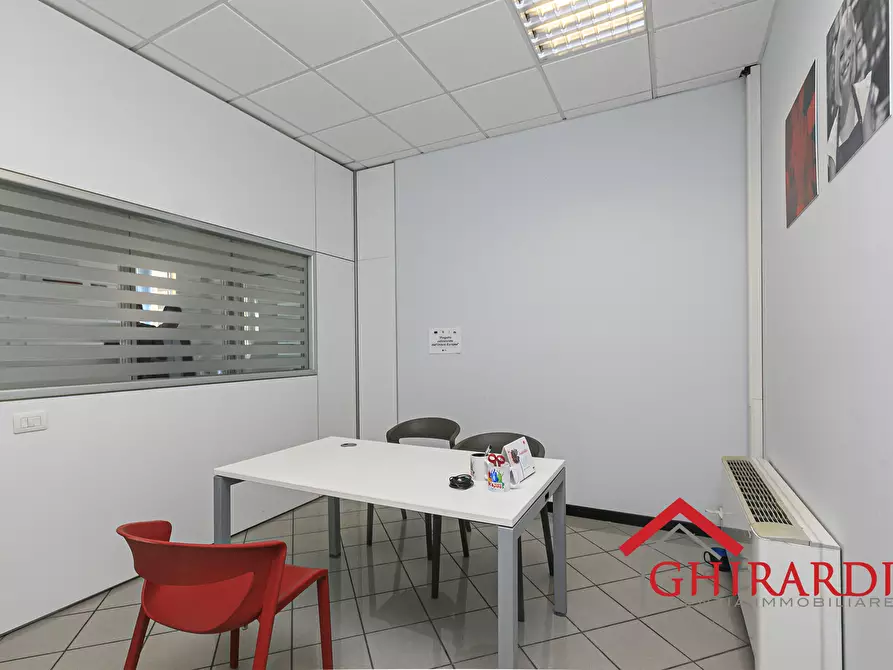 Immagine 8 di Ufficio in vendita  in Via Bombrini a Genova
