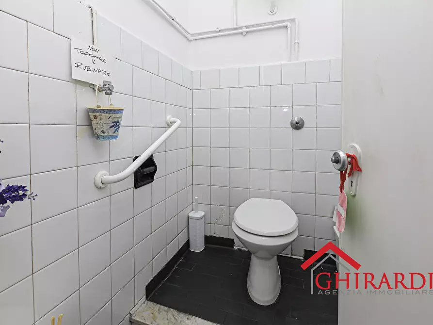 Immagine 31 di Locale commerciale in vendita  in BORZOLI 88M a Genova