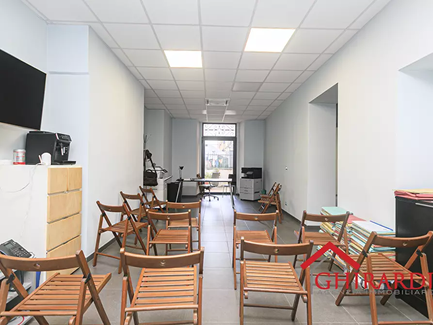 Immagine 2 di Magazzino in vendita  in Via Vado a Genova