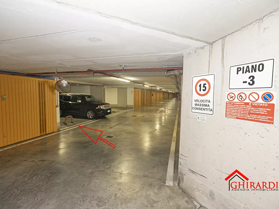 Immagine 10 di Garage in vendita  a Genova