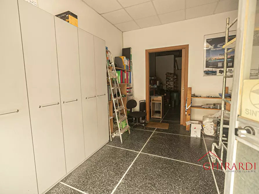 Immagine 8 di Locale commerciale in vendita  in VIA SANT ALBERTO 148R a Genova