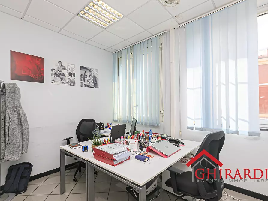 Immagine 19 di Ufficio in vendita  in Via Bombrini a Genova