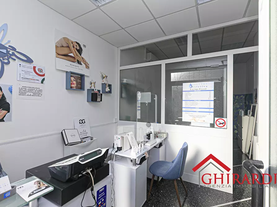Immagine 2 di Attività commerciale in vendita  in VIA G. CALDESI 43R a Genova