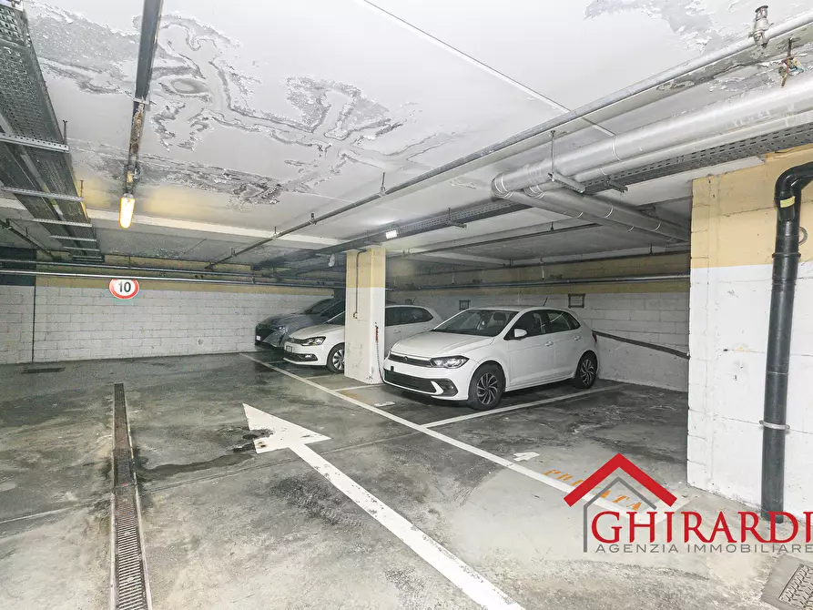 Immagine 19 di Garage in vendita  in Via Bombrini a Genova