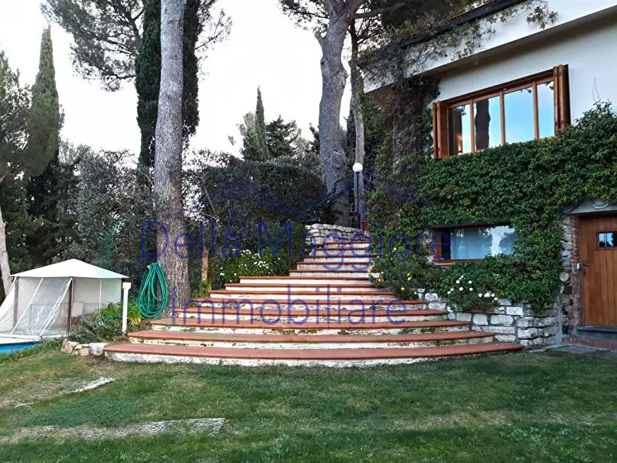 Immagine 2 di Casa indipendente in vendita  a Livorno