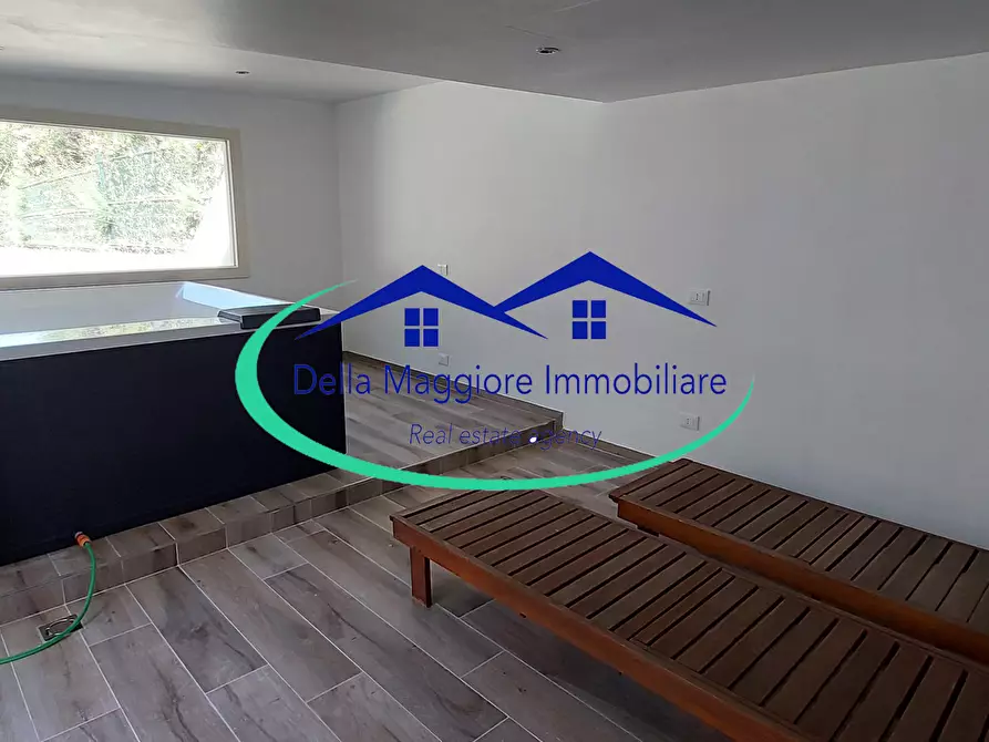 Immagine 32 di Villa in vendita  a Livorno