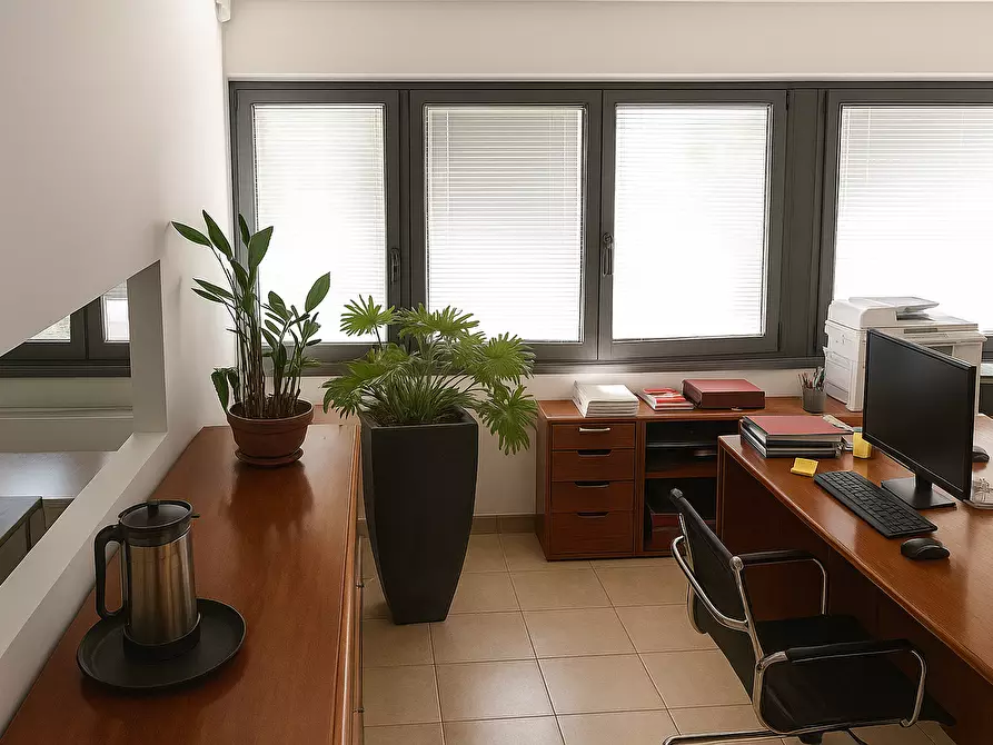 Immagine 9 di Ufficio in affitto  a Parma