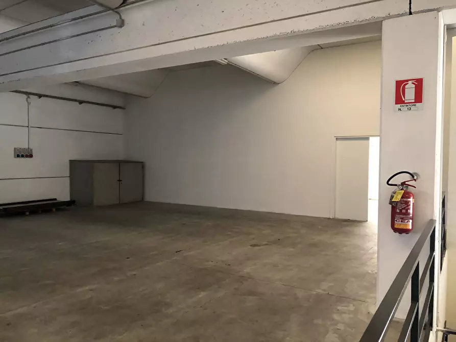 Immagine 23 di Attività artigianale in vendita  a Parma