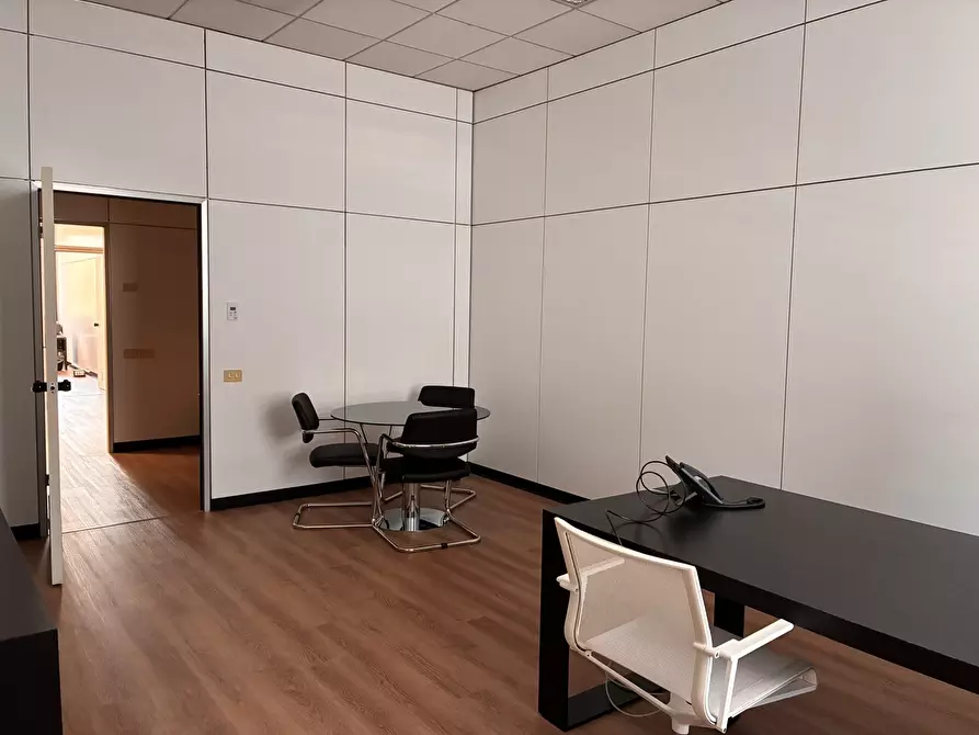 Immagine 16 di Ufficio in affitto  in Strada Langhirano a Parma