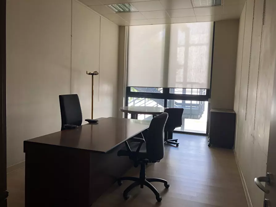 Immagine 4 di Ufficio in vendita  a Parma