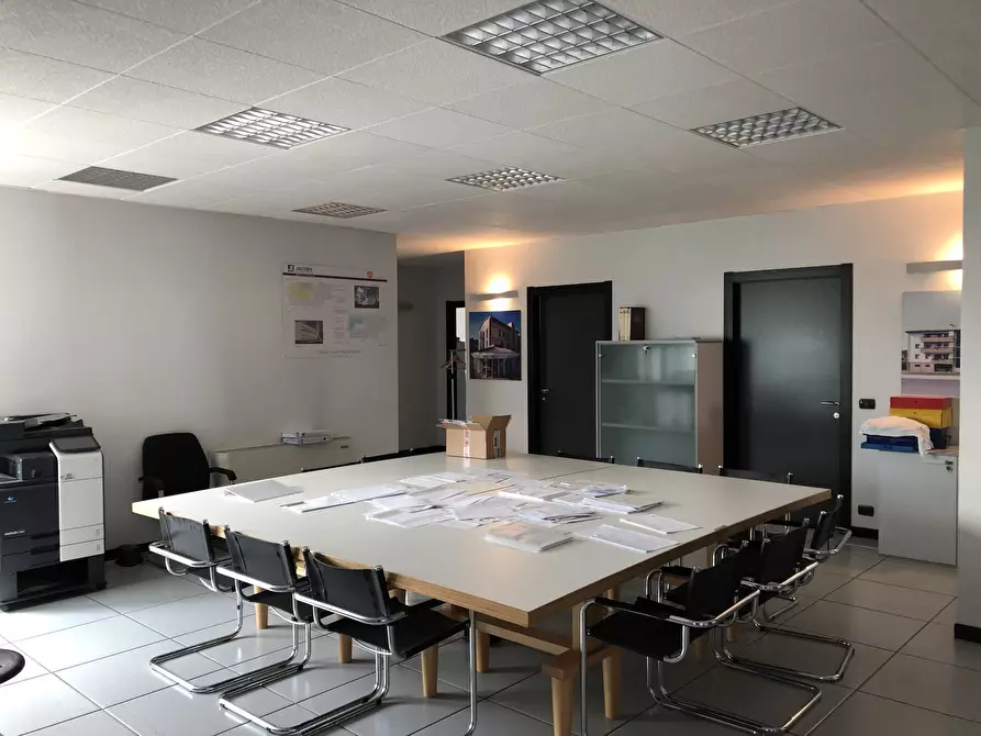Immagine 5 di Ufficio in affitto  a Parma