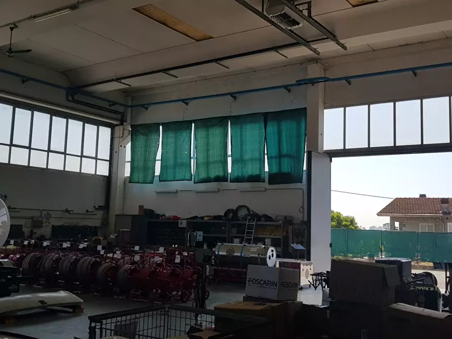 Immagine 4 di Attività artigianale in vendita  a Parma