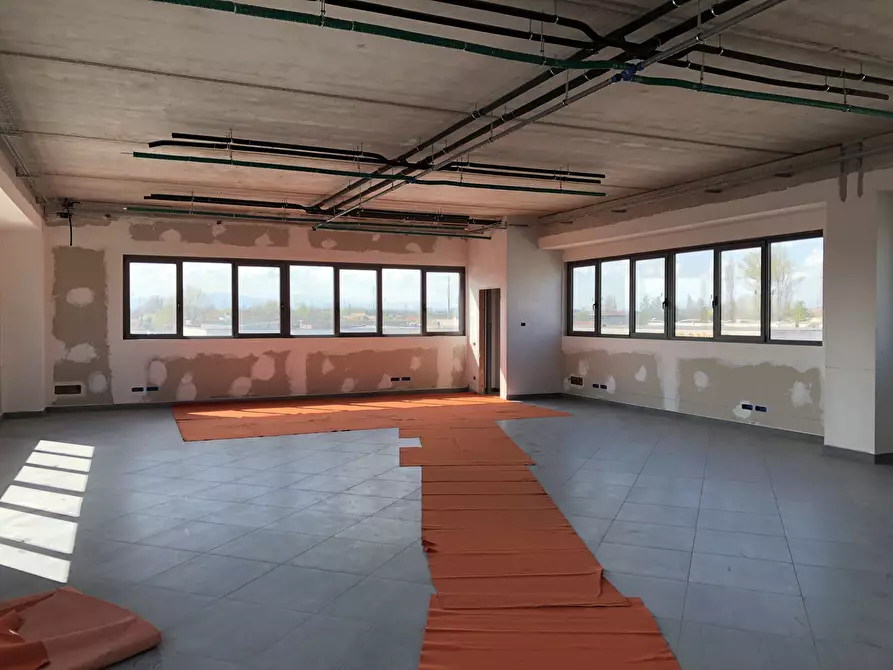 Immagine 12 di Ufficio in vendita  a Parma