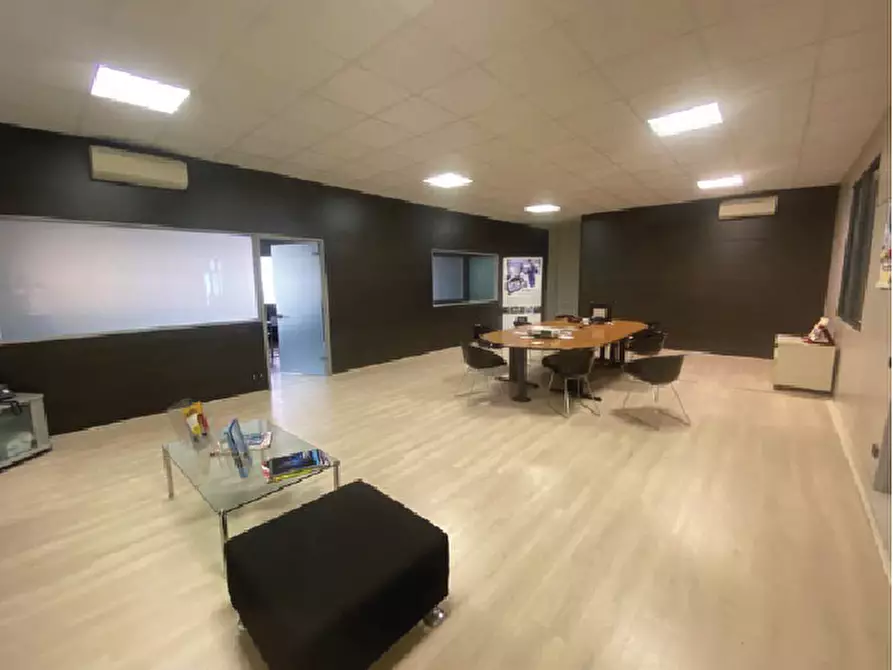 Immagine 9 di Capannone industriale in vendita  a Parma