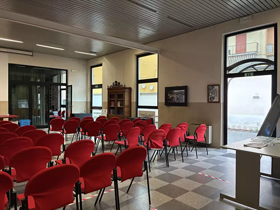 Immagine 2 di Showroom in vendita  a Parma
