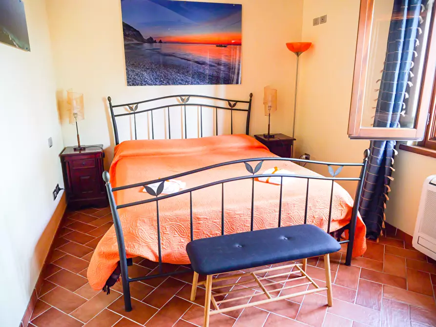 Immagine 65 di Villa in vendita  in VIA CHIARAVALLESE a Osimo