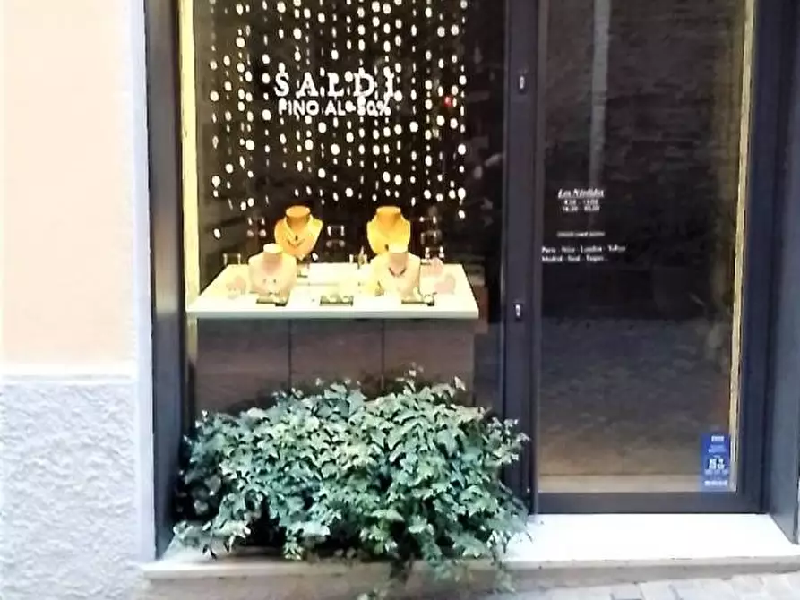 Immagine 2 di Locale commerciale in vendita  in Corso Giuseppe Garibaldi 43 a Ancona