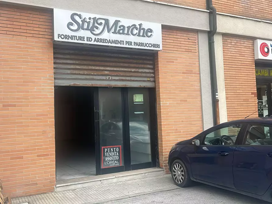 Immagine 1 di Locale commerciale in vendita  in Via Conca a Ancona
