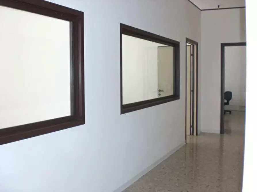 Immagine 6 di Locale commerciale in vendita  in VIA DEL COMMERCIO a Ancona