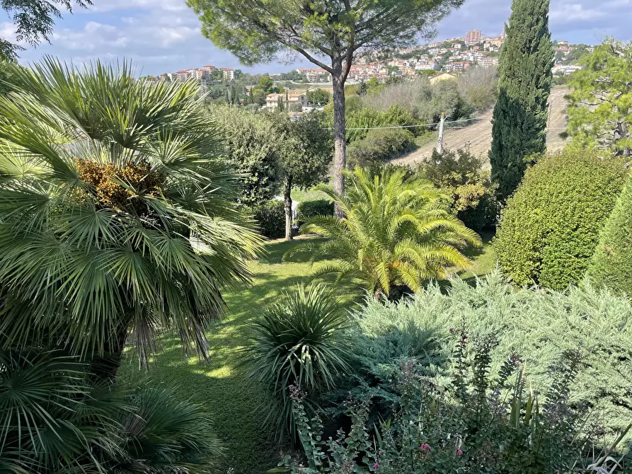 Immagine 17 di Villa in vendita  in Via Cagiata a Osimo
