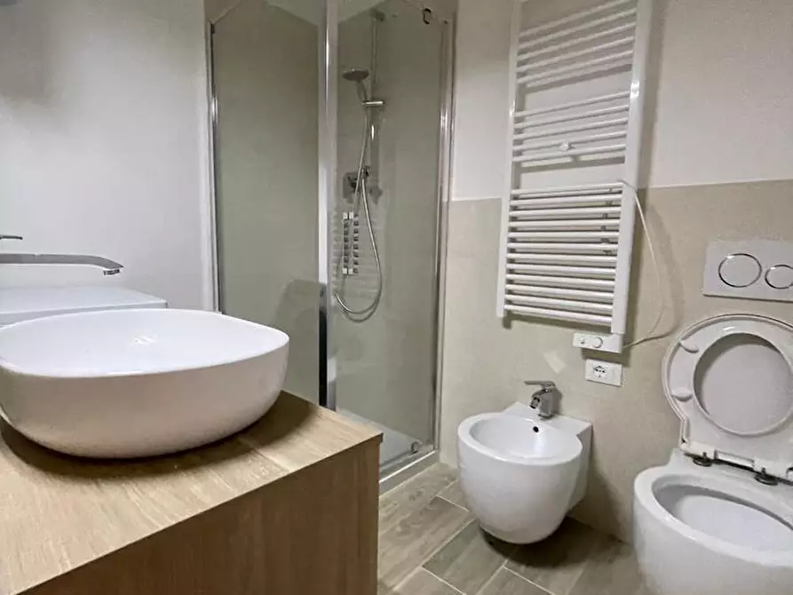 Immagine 15 di Bilocale in vendita  in Via Claudio Salmoni a Ancona