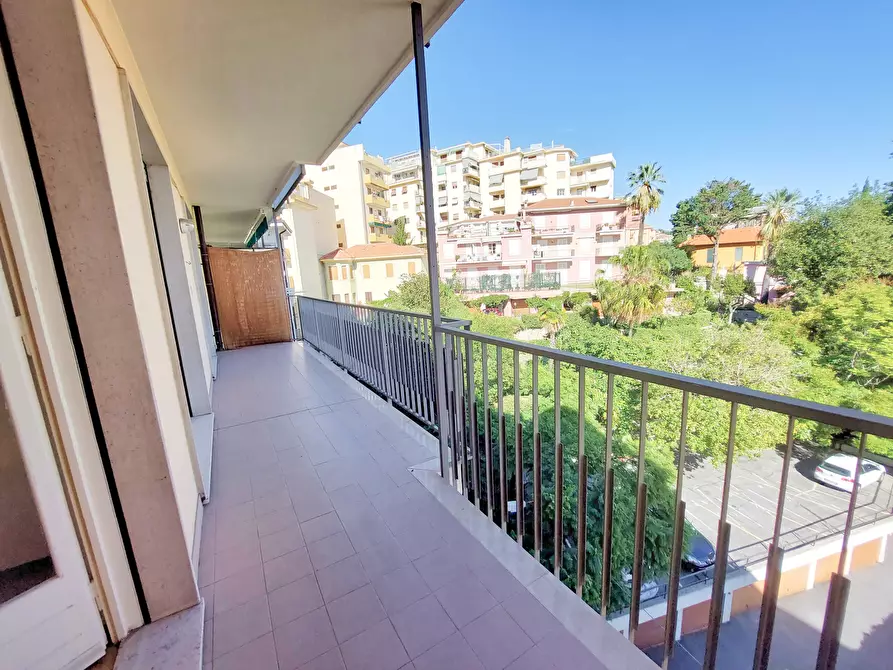 Immagine 21 di Trilocale in affitto  in Via Meridiana 25 a San Remo