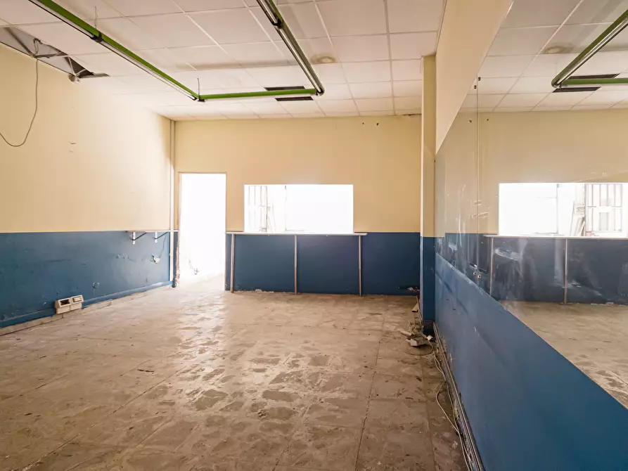 Immagine 3 di Locale commerciale in vendita  in Via Giorgio Bellono a Torino