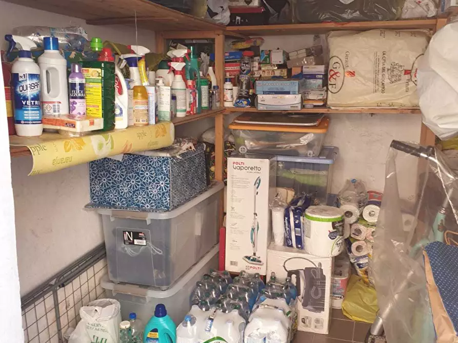 Immagine 16 di Appartamento in vendita  a Livorno