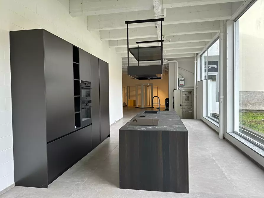 Immagine 3 di Capannone industriale in vendita  in via Canturina 5 a Capiago Intimiano