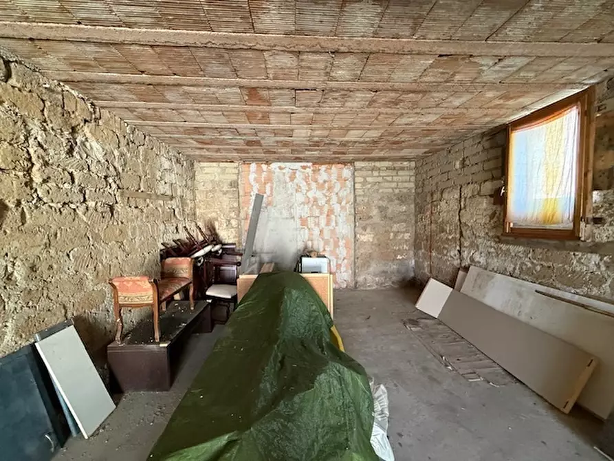 Immagine 13 di Magazzino in vendita  in Viale Guglielmo Marconi 229 a Anzio