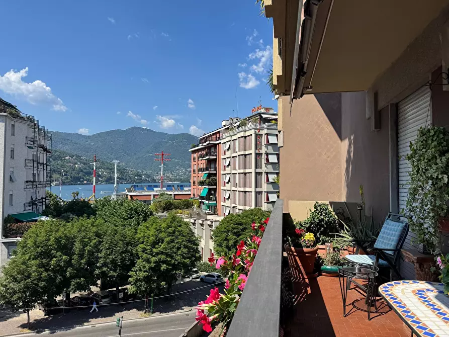 Immagine 1 di Bilocale in vendita  in Viale Massenzio Masia 79 a Como