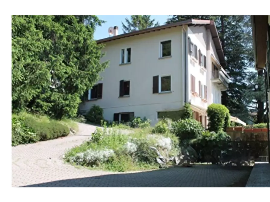 Immagine 1 di Quadrilocale in vendita  a Brunate