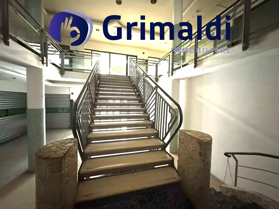 Immagine 2 di Ufficio in affitto  a Napoli