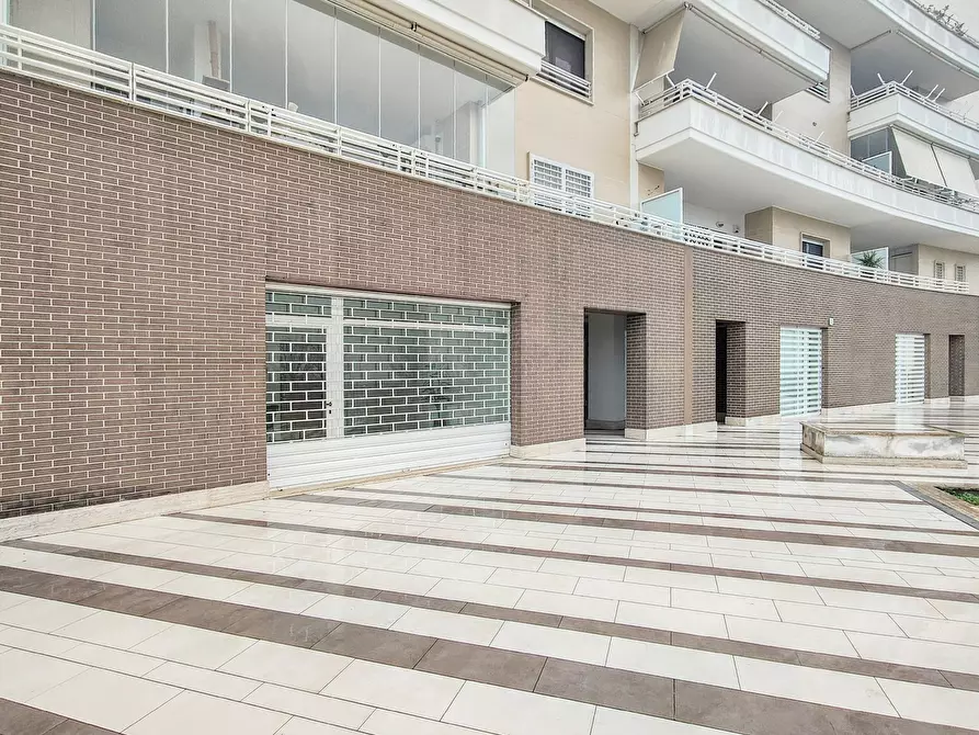 Immagine 3 di Locale commerciale in vendita  in Via alberto giolitti 53 a Roma