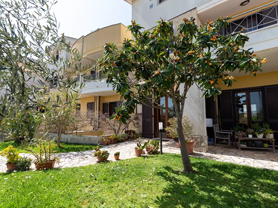 Immagine 3 di Villa in vendita  in Via Piero Della Francesca 92 a Lecce