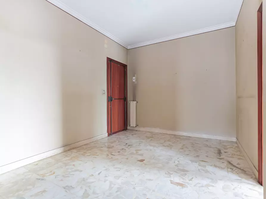 Immagine 6 di Pentalocale in vendita  in Via Nuovalucello 3 a Catania