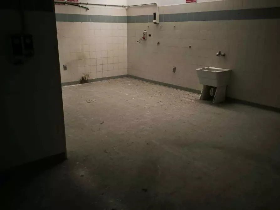 Immagine 5 di Magazzino in vendita  in Via Alfredo Panzini a Roma