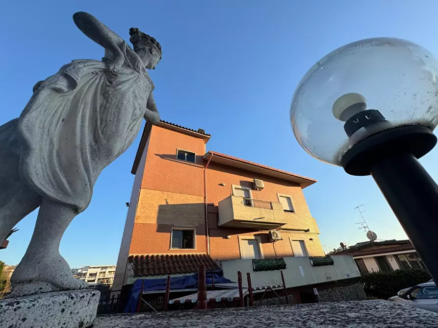 Immagine 11 di Bilocale in vendita  in Via Amatore Sciesa 82 a Marino