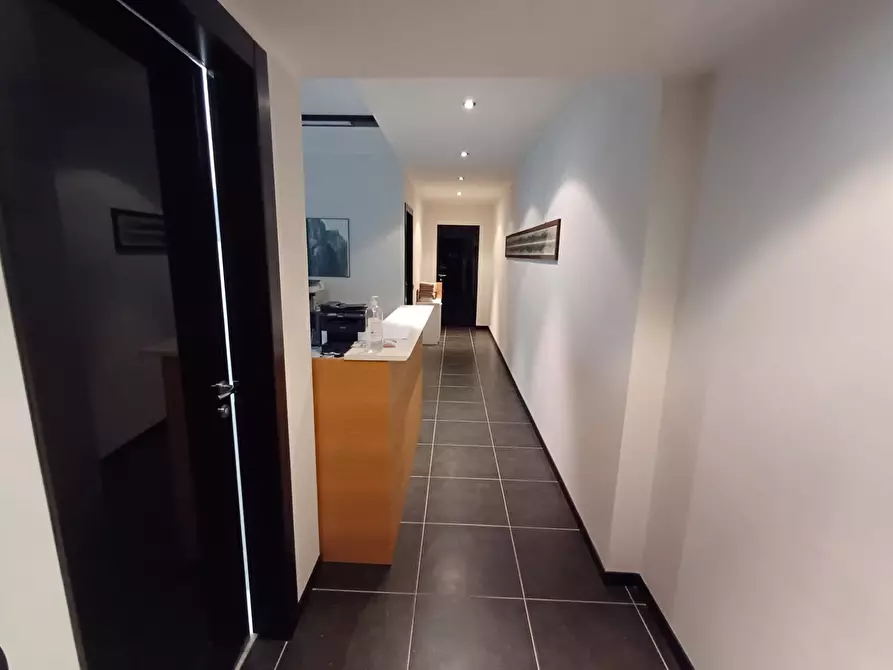 Immagine 10 di Bilocale in vendita  in VIA EINAUDI 4 a Como