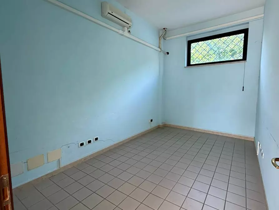 Immagine 20 di Attività commerciale in affitto  in Via Aldo Moro 98 a Aprilia